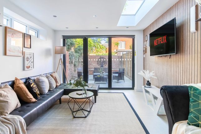 Thumbnail Town house to rent in Cherry Close, London
