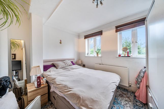 Annexe, 336, Brownhill Road, London photo 2