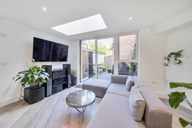 13, Edgewood Mews, London photo 4