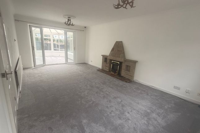 4, Track Road, Batley photo 2