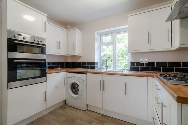 17 Bush Court, Priors Road, Prestbury Cheltenham photo 2