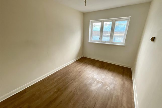 28, Sunnyhill, Llanelli photo 3