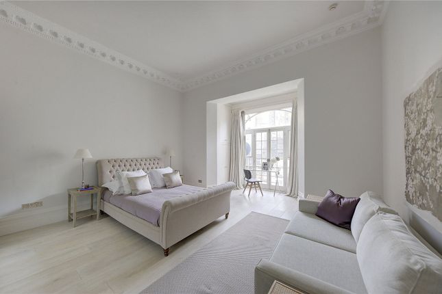 Flat for sale in Eaton Place, London