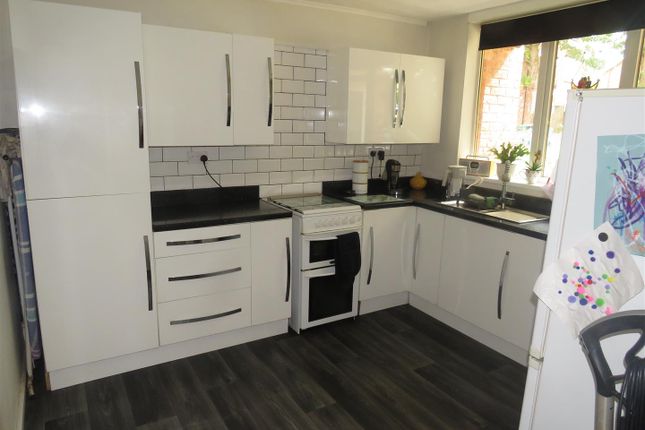 52, Hemlingford Road, Birmingham photo 3