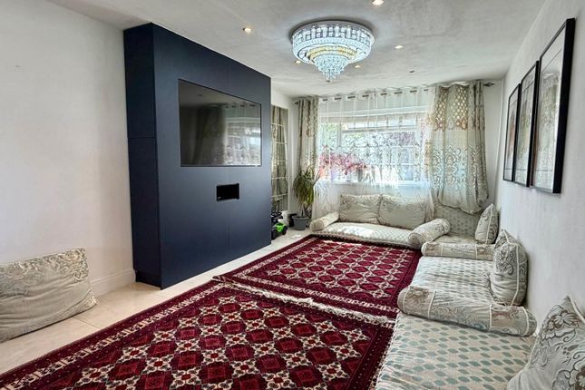 13 Linden Lawns, Wembley photo 5