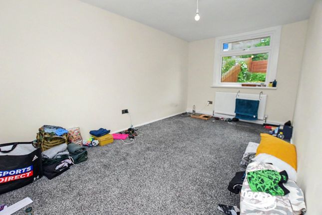 22, Stonebridge Avenue, West Yorkshire photo 4