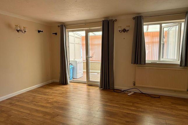 5, Nevis Close, Swindon photo 5
