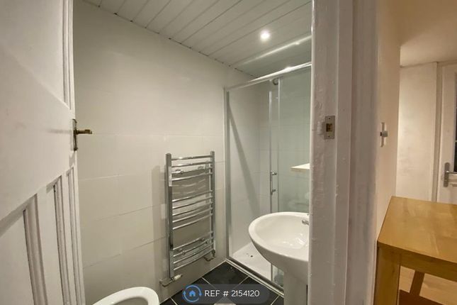 Twickenham Road, Hanworth, Feltham photo 5