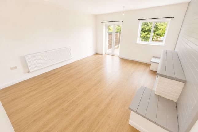 52 Downs Road, Luton, Bedfordshire photo 4