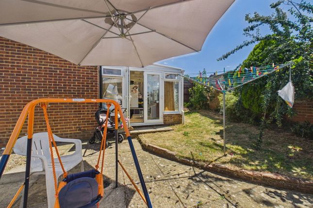 82, Highgrove Close, Calne photo 3
