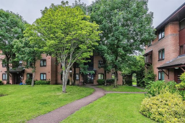 Flat for sale in Minster Court, Edge Hill, Liverpool