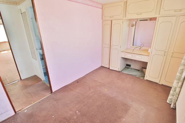 17, Henderson Park, Southsea photo 2