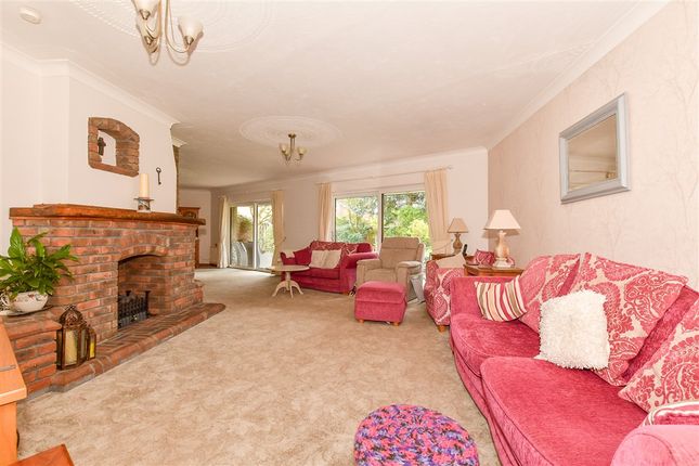 Fairview Avenue Wigmore, Gillingham photo 3