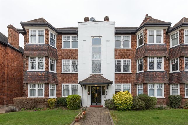 Thumbnail Flat for sale in Forest Rise, London