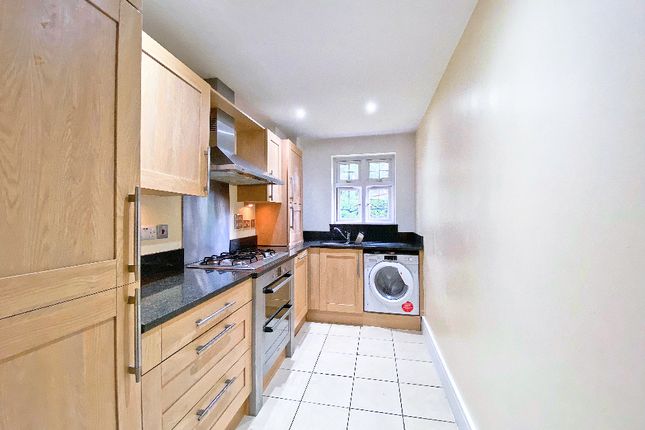 6, Grasmere, Camberley photo 3