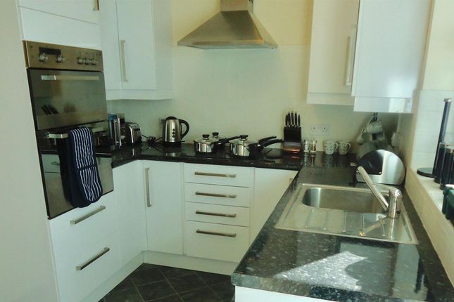Room 5, 116 Penhill Road, Lancing photo 5