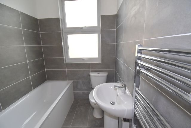 Room 2, 21, Cranleigh Road, London photo 4