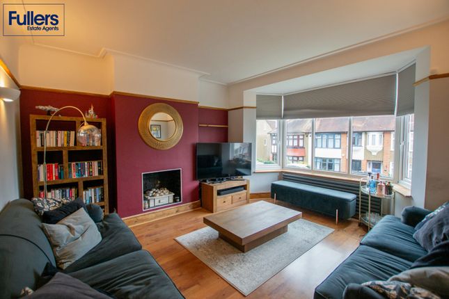 35, Slades Gardens, Enfield photo 3