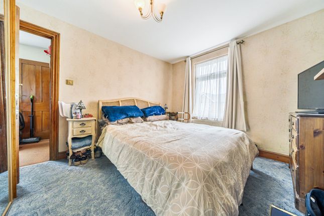 11A, Derry Downs, Orpington photo 3