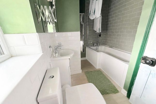 1 Gwyn Street, Pontypridd photo 4