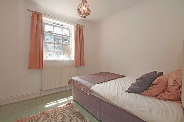 Flat to rent in Dawes Road, London