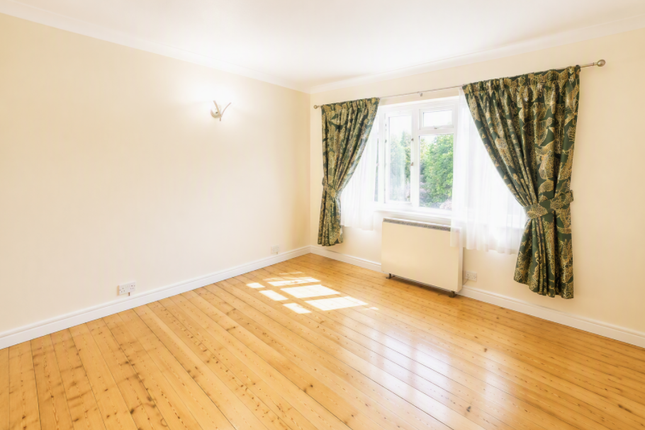Flat 3, London photo 4
