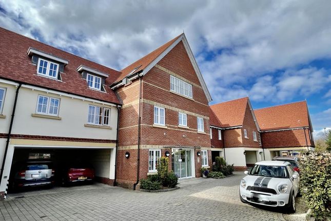 Thumbnail Flat for sale in Cornmantle Court, Ringwood