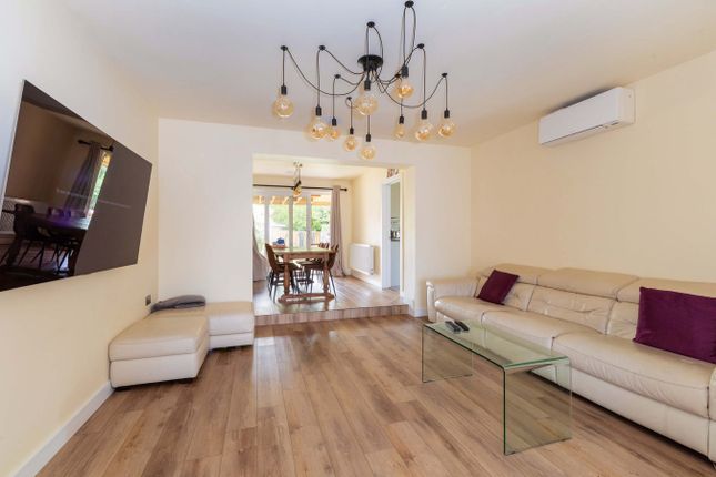 7, Nelson Close, Langley photo 4