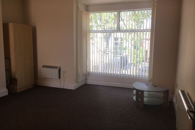 Flat 2, 2-4 Southcoates Lane, Hull photo 2