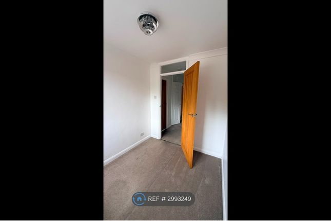 Fircroft Close, Woking photo 4