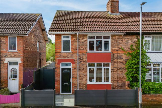 Thumbnail Town house for sale in Princes Street, Stone, Staffordshire