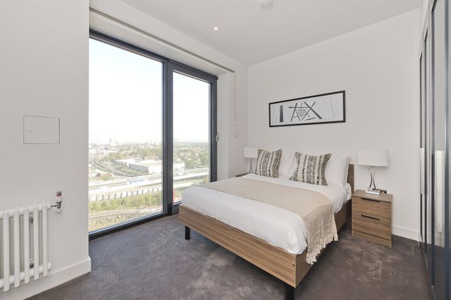 Flat 1102, 1102 Corson House, City Island Way, London photo 4