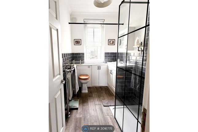 Flat, Victoria Mansions South Lambeth Road, London photo 3