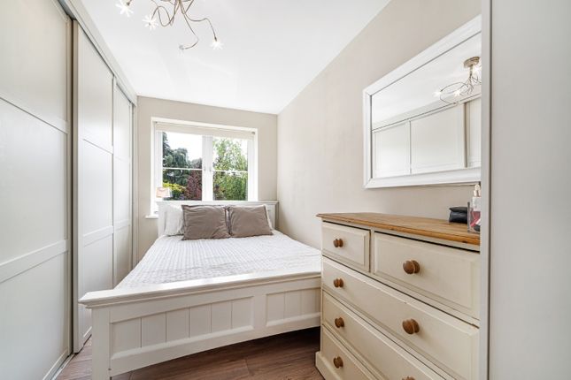 82, Westerham Drive, Sidcup photo 4