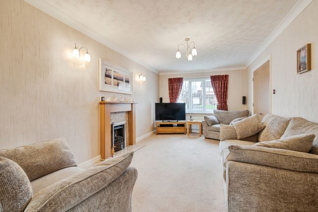 28, Captain Lees Gardens, Bolton photo 2