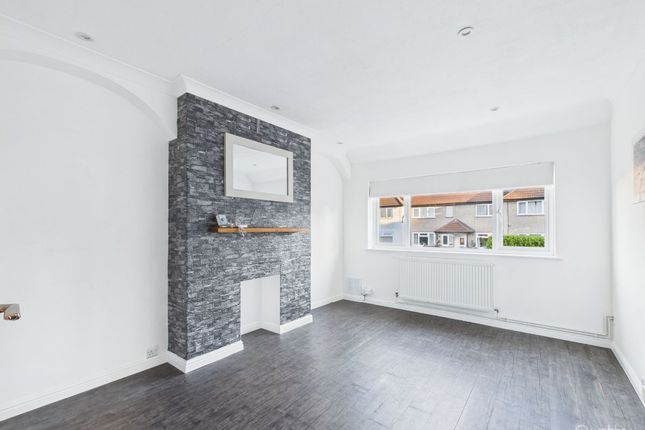 10 Coulsdon Place, Caterham photo 3