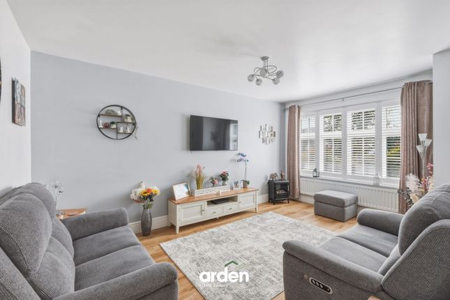 2 Robin Meadow, Droitwich photo 4