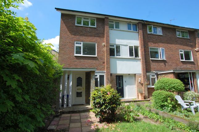 Thumbnail Maisonette for sale in Bond Gardens, Wallington