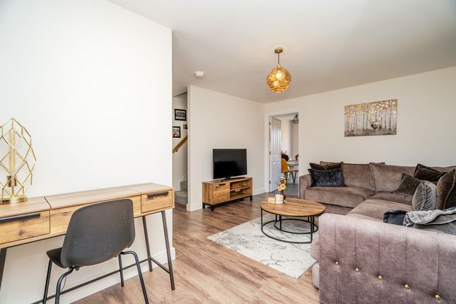 39, Cranwell Crescent, Milton Keynes photo 3