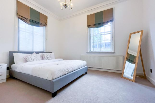 Flat to rent in Hanover Gate Mansions, Regents Park