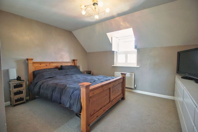 32, Whittaker Drive, Surrey photo 5