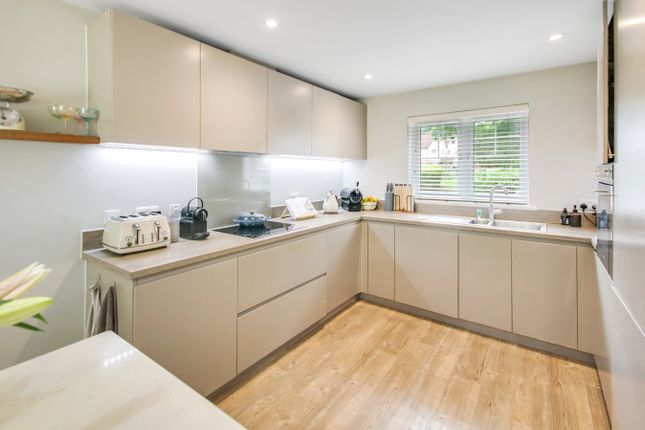 29, Newick Way, East Grinstead photo 3