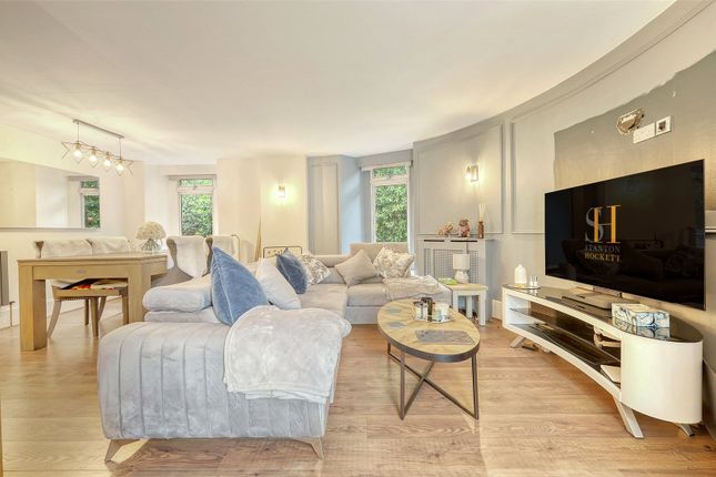 Lounge/Dining