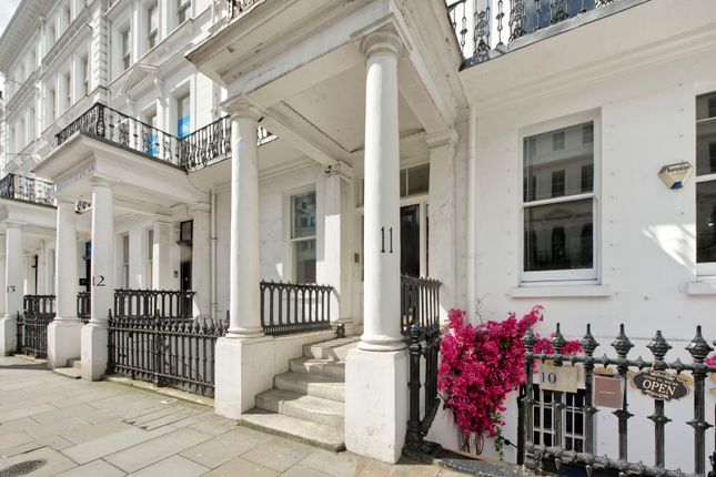 Thumbnail Flat for sale in Cromwell Place, London