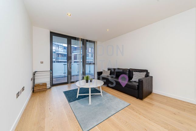Flat to rent in Quebec Way, London