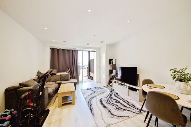 Flat 4, Luxton House, 2, Sackett Road, Barking photo 3