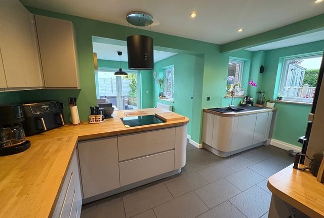 61, Langford Avenue Devon, Honiton photo 3
