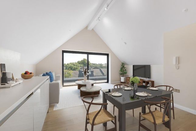 Maisonette for sale in Loats Road, London