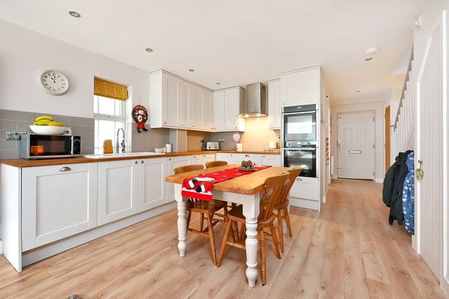 72, Swordsmans Road, Camberley photo 3