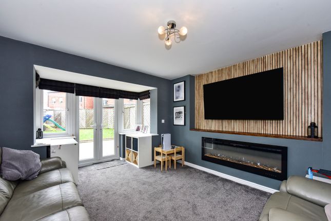 33, Canalside View, Kilnhurst, Mexborough photo 4